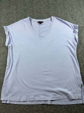 Banana Republic Women's Lavender V-Neck Cap Sleeve T-Shirt Size Large